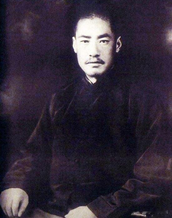 “青海王”马步芳在西北应该算作是三代军阀世家，清末陕甘回变首领马海宴是其祖父，马