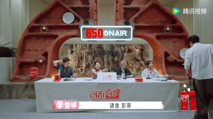 彭冠英发怒拍桌不录了🌷没有距离感的真实状态，佯装发怒拍桌子，转眼咧嘴大笑，随性