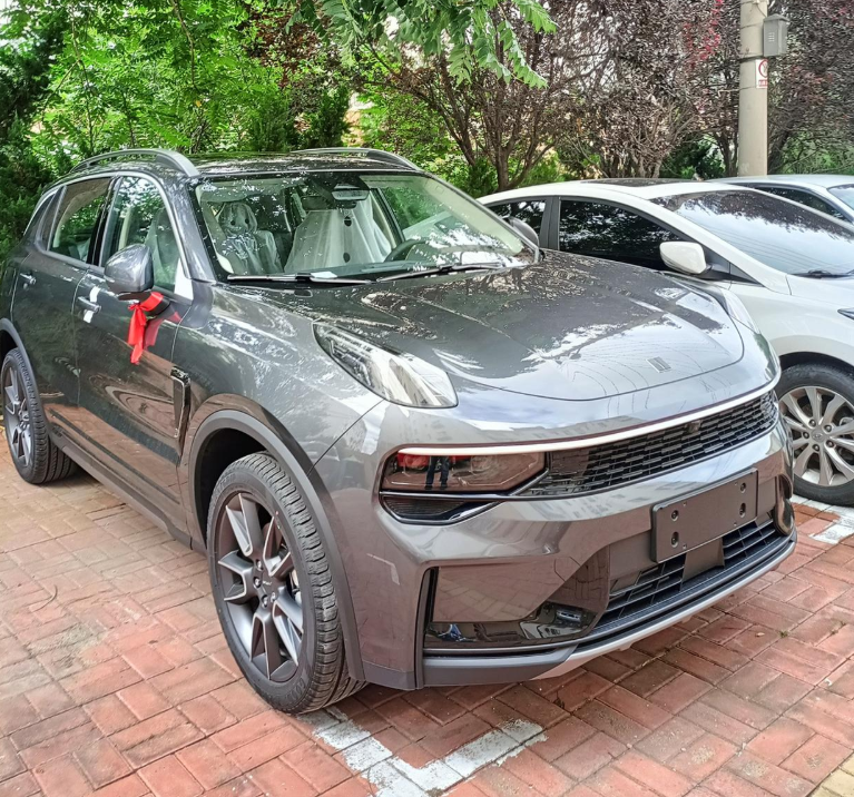 我的领克01两驱pro【配置】我买的是两驱型pro版本，我认为配置足够用。虽