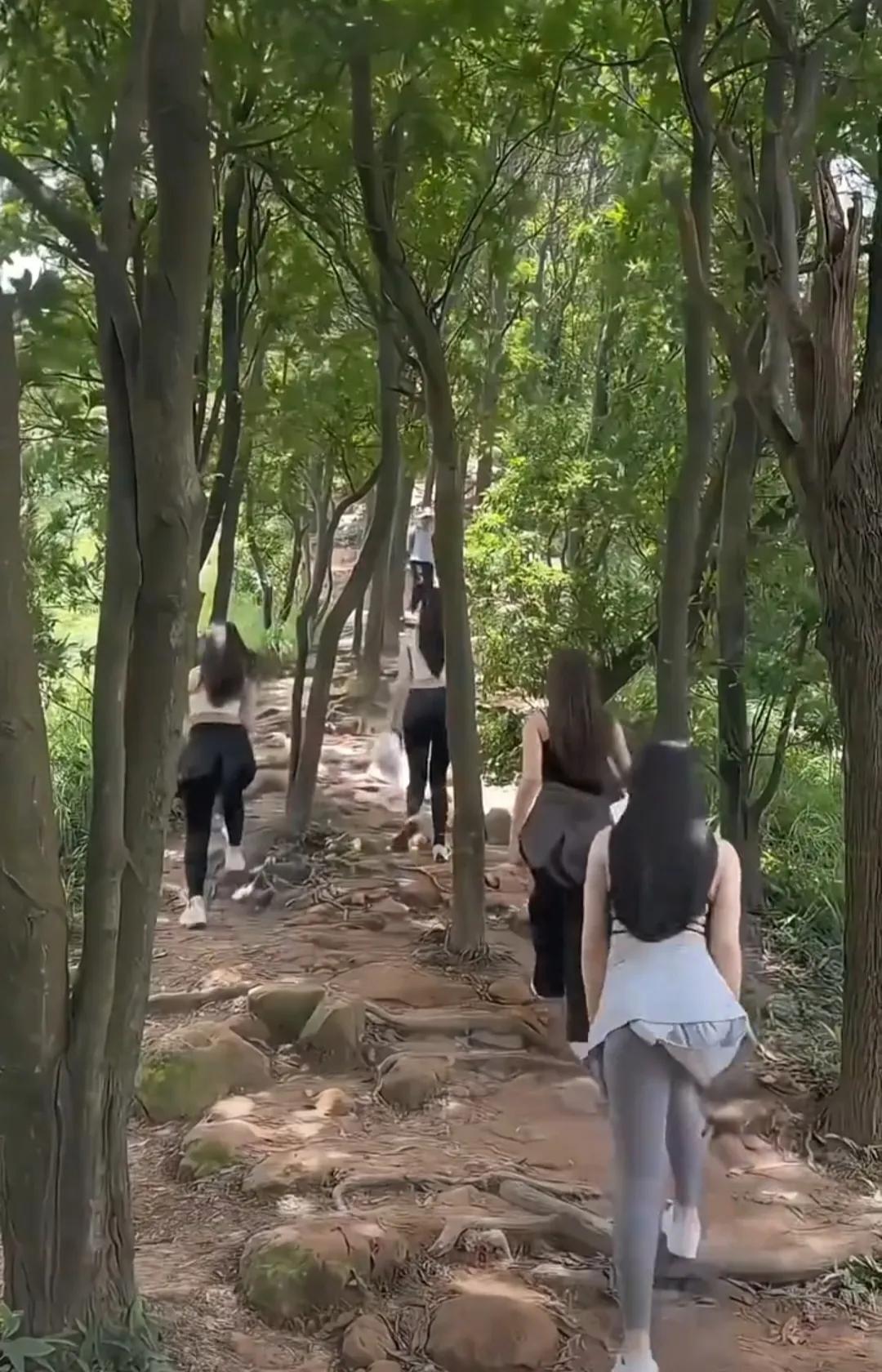 坚决不能碰大龄剩女，因为大龄剩女最大的问题不是她们年龄大，相反，年龄大才是她们最