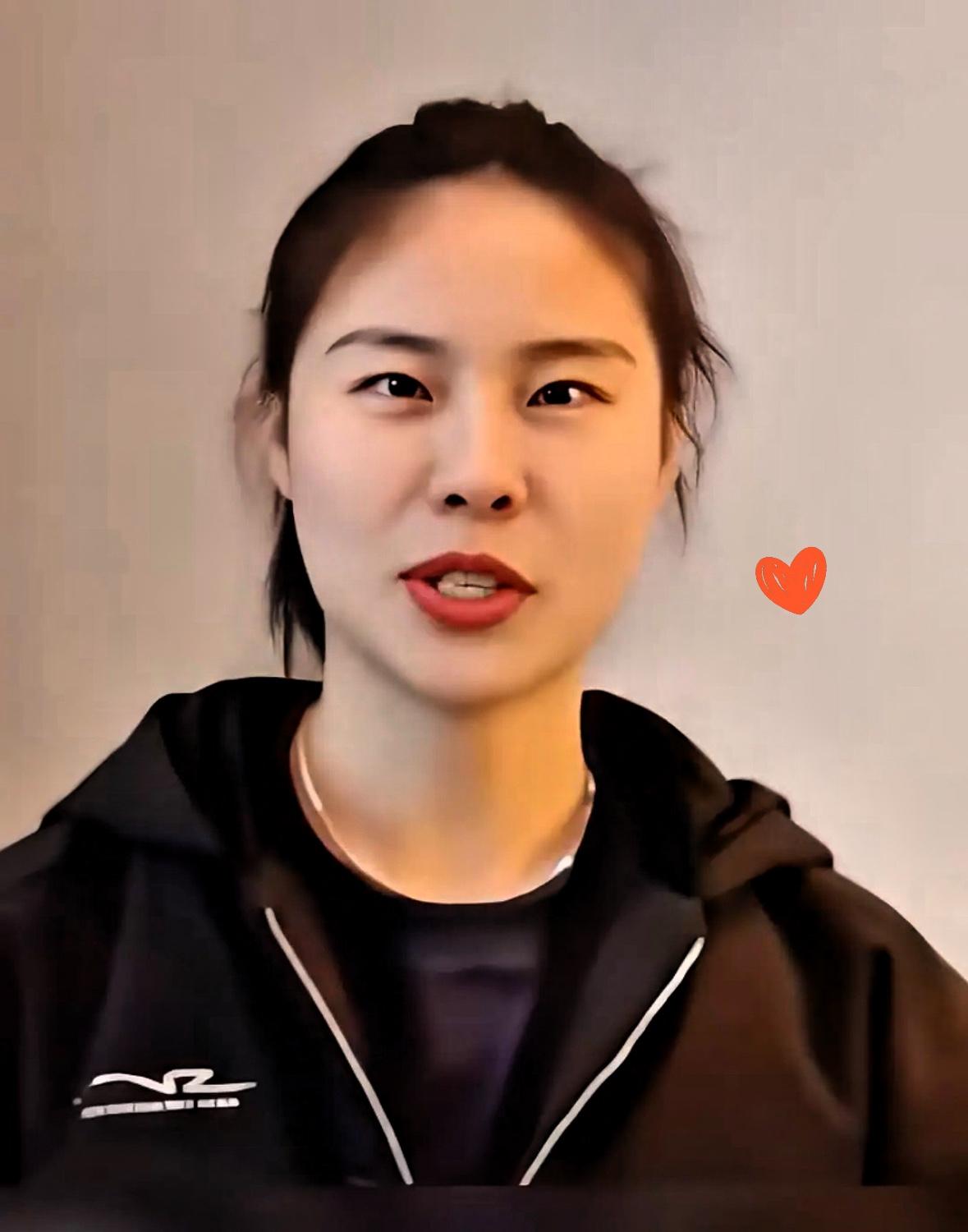 【中国女篮名将王思雨接受媒体采访时吐露心声，直言到:叔叔阿姨你们好，我去澳大利亚