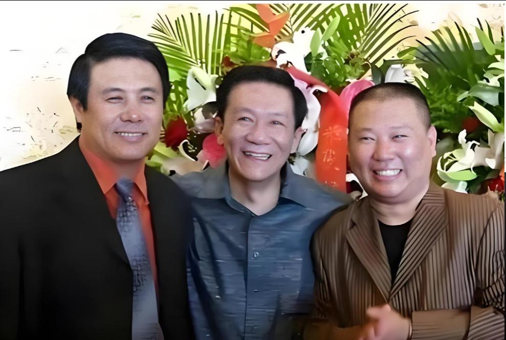 在德云社彻底火遍大江南北之后，郭德纲和侯耀文门下大部分师兄弟的来往，为何反而越来