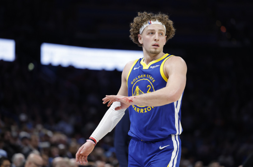 NBA常规赛，勇士109-106险胜篮网。此役，勇士后卫波杰姆斯基表现出色，在场