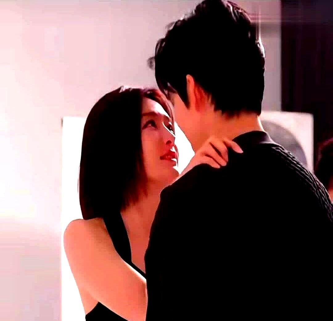 国产剧终于不喂工业糖精了！钟汉良和秦岚这部新剧（疑似《亦舞之城》），真把中年