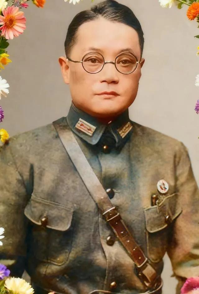 1949年，国军上将潘文华决定起义，却发现七姨太是特务，为了不打草惊蛇，他对七姨