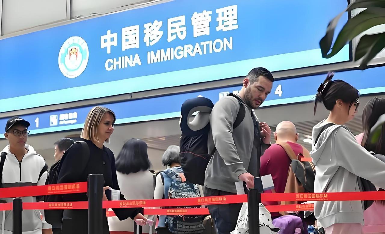 美债崩盘才想起中国？那些卷钱跑路的“润人”，凭什么让国家接盘！美债这出大戏，