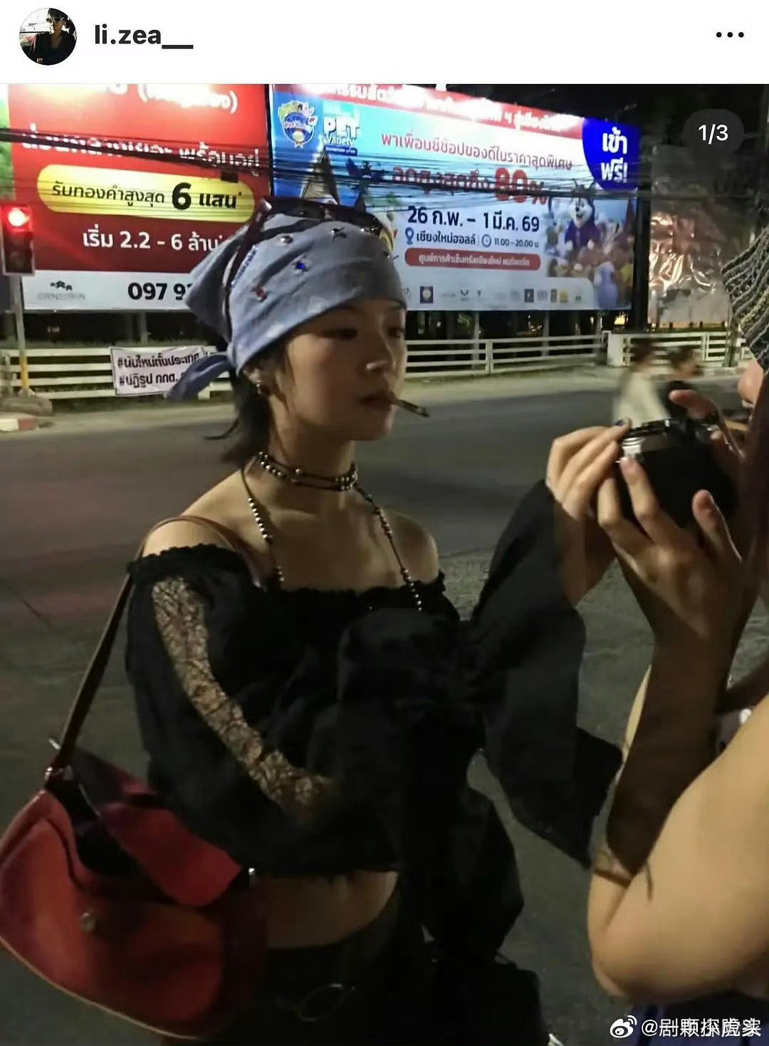 李庚希微博和ins营业风格差太多了，ins那张照片叼的啥？