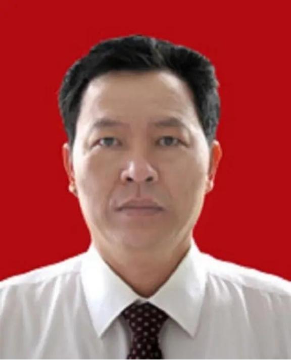 1984年，战斗英雄杜海山被被妻子告上法庭，妻子含泪控诉：每月70块钱的工资，他