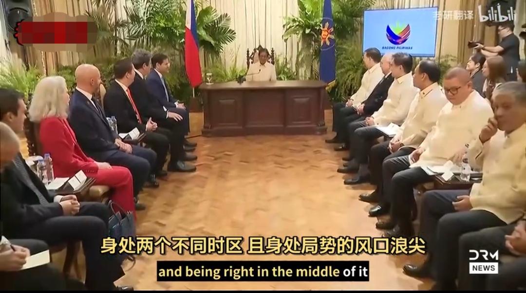 白宫经典“训话式”接见再现菲律宾，不同的是这次反噬到了美国了。7月22日，菲律