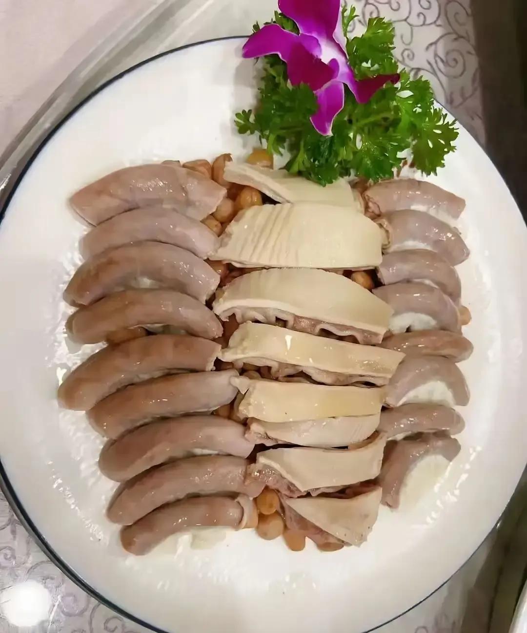 点完外卖刚吃完就抱着水壶猛灌水，不少人以为是自己上火，其实是餐馆一勺勺盐味精酱油