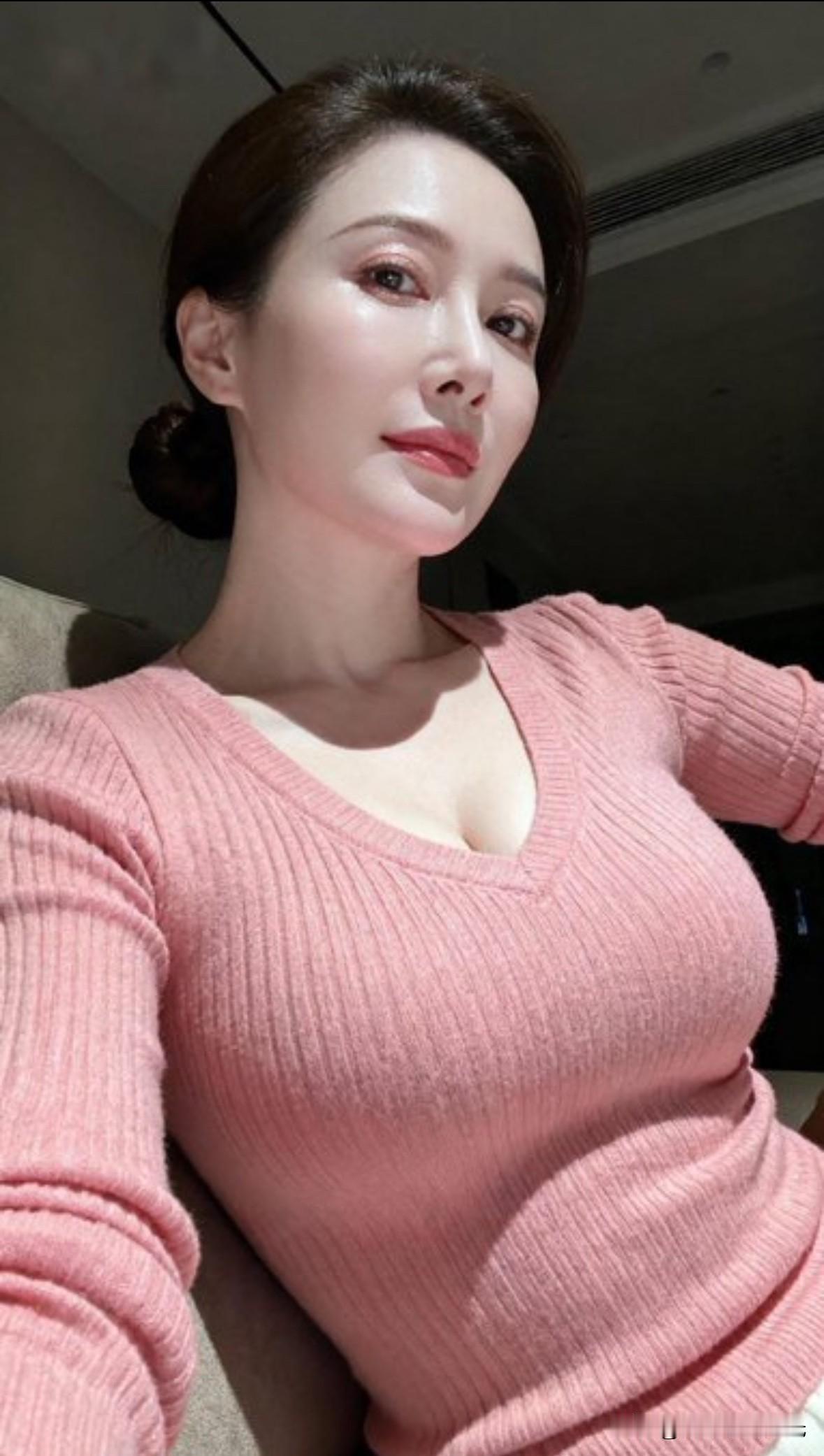 什么女性具有吸引力，有个很简单的测试方法，就是在大街上你愿意为什么样的女生频繁回