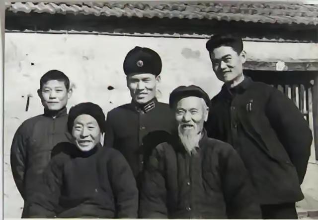 1964年10月4日傍晚，1279号美式登陆艇在金门外海掉头，直线冲向厦门海域。