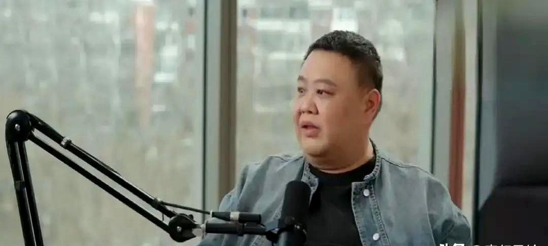 岳云鹏第一个爆火段子，在台上被搭档孙越当场废了。小岳越说越嗨，甩出一个自认为绝