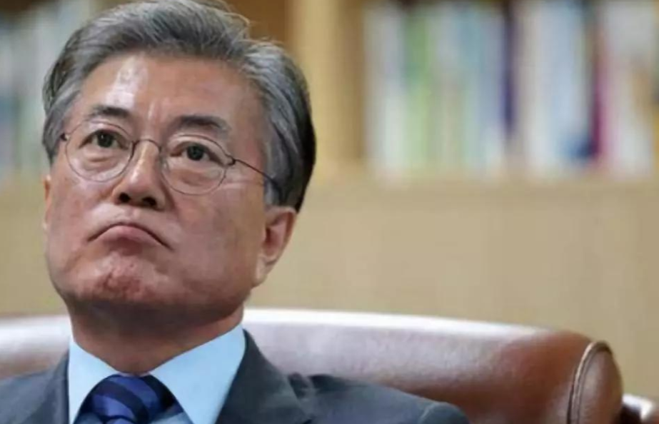 拒绝在中美之间选边站队，韩改变单边亲美态度对华示好，话音刚落文在寅遇到麻烦！