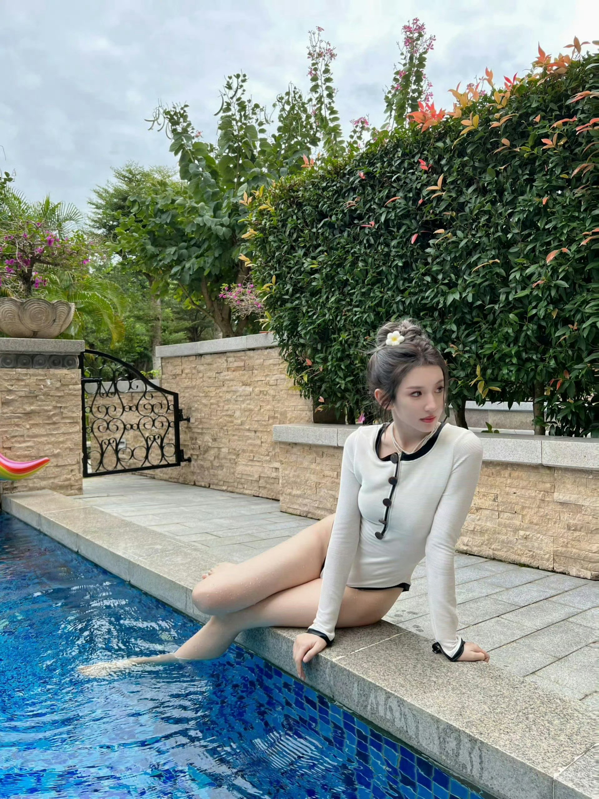 网红天才小火龙泳装看不出来喔，还是挺肥美的​​​