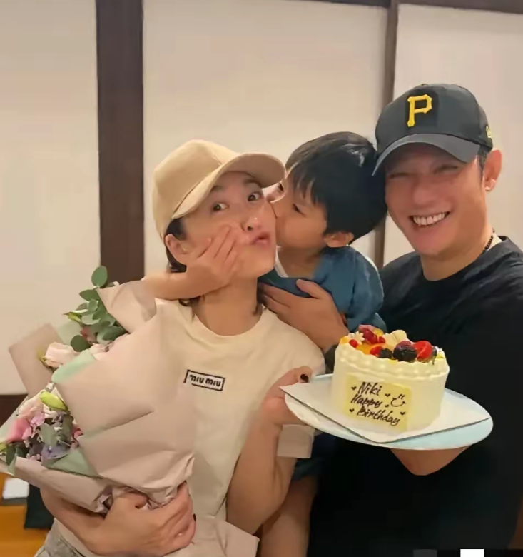 看到这个心里说不出是啥子味道，也许这就是人这一辈子的缘分吧！人和人的缘分都是注定