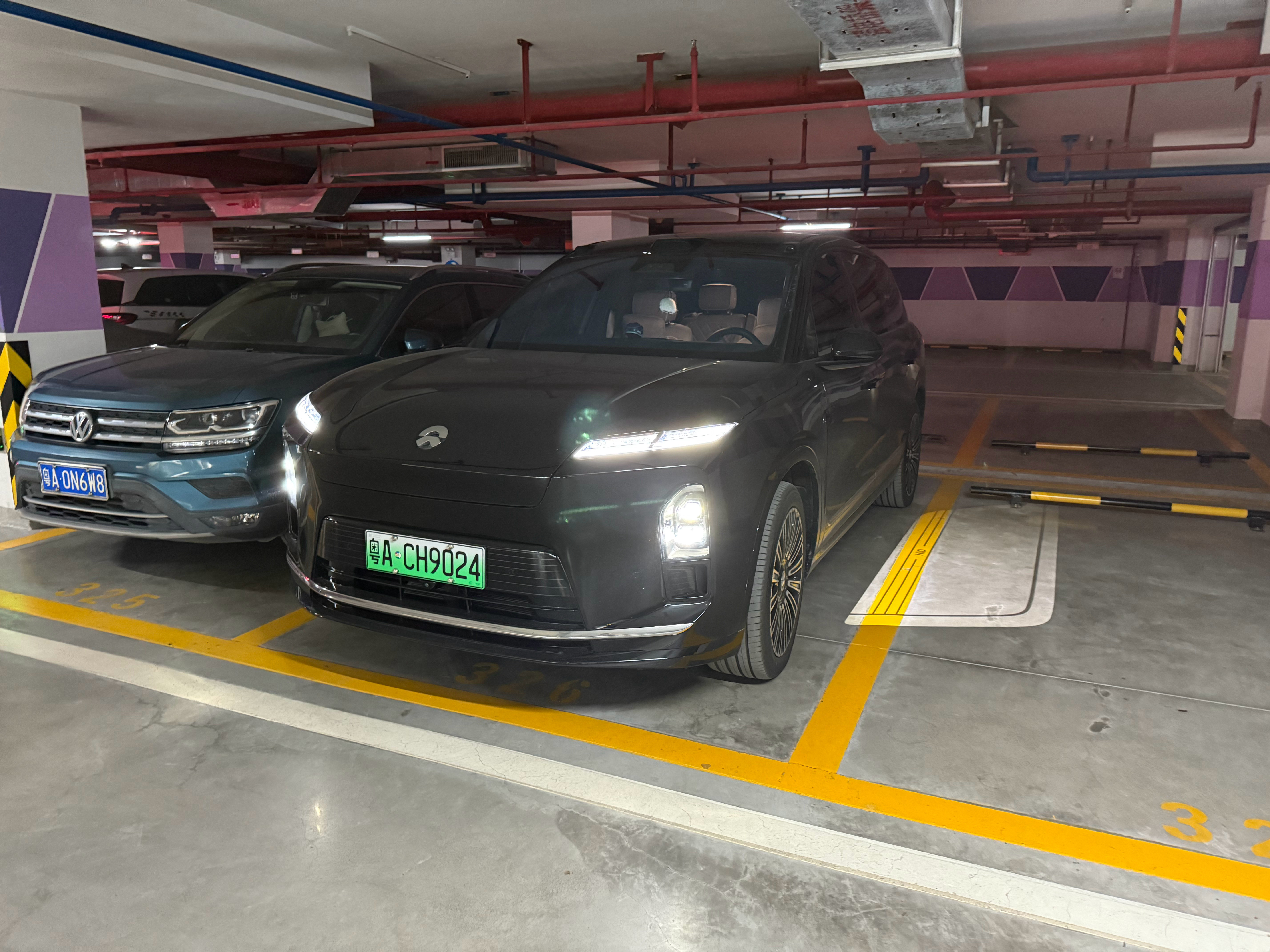 今天霸占着函总的ES8没有换车，本来打算开ES8带小宝去机场看飞机，让全