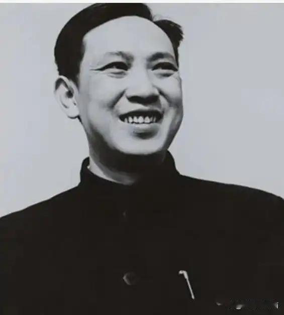 1966年，中南海里，毛泽东的高级秘书——田家英，吊死在主席的藏书室，作