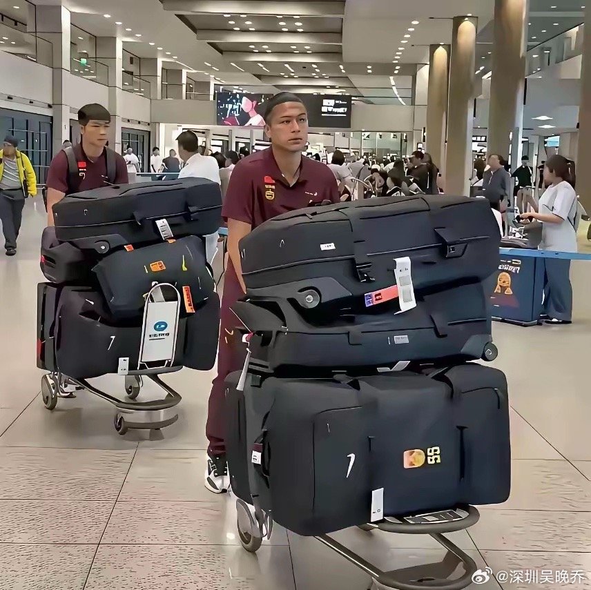 不懂就问，国足出征为什么带那么多箱子？仔细看了一下，不管是贝克汉姆，或者是C
