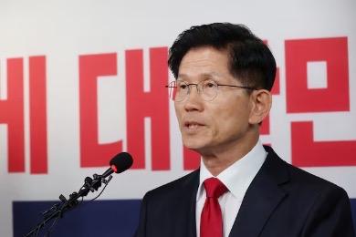 金文洙承认败选：“谦虚接受国民的选择，祝贺李在明当选”国民力量总统候选人金文
