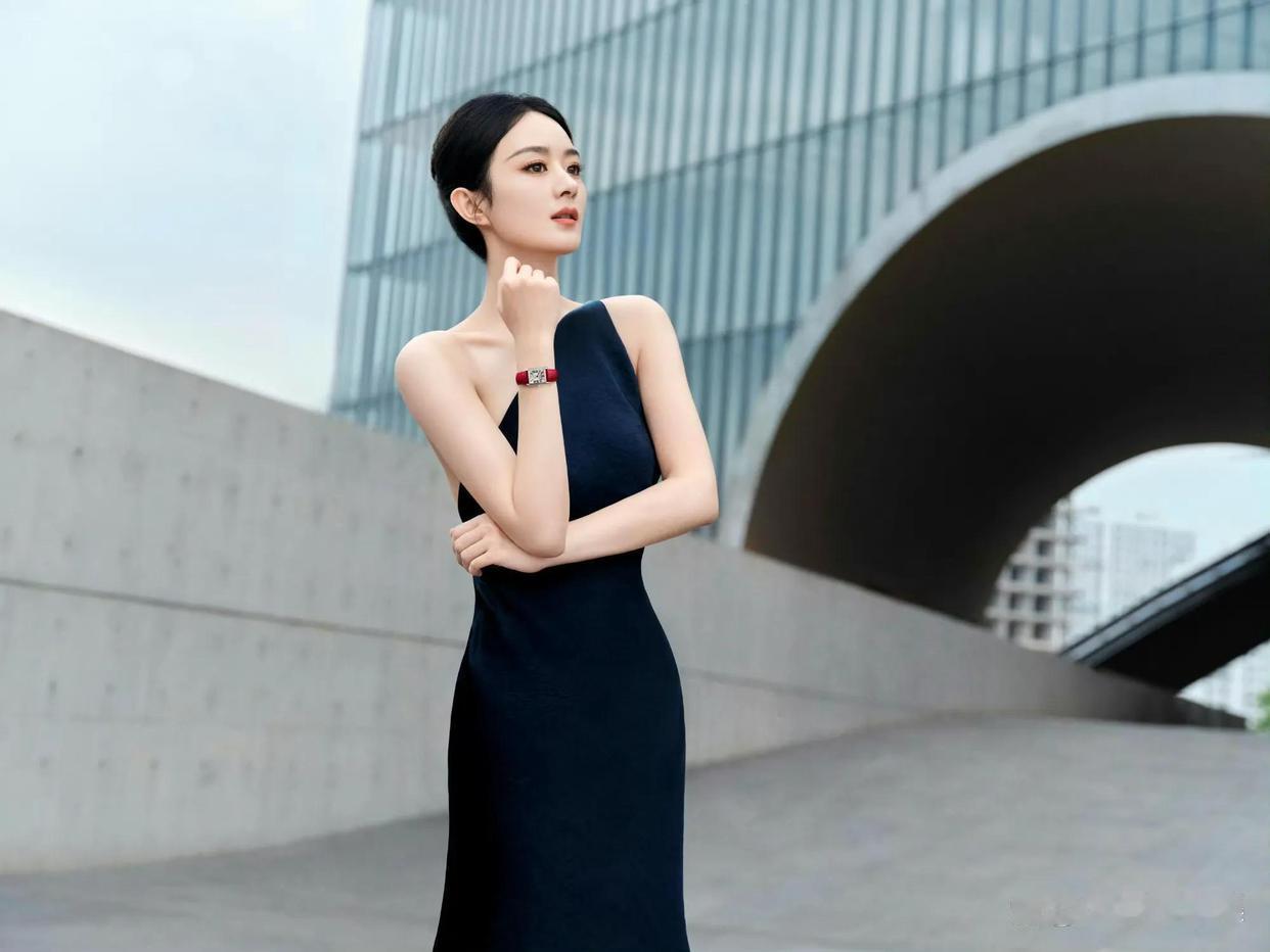 赵丽颖不管是高马尾、盘发还是红发，都很娇俏