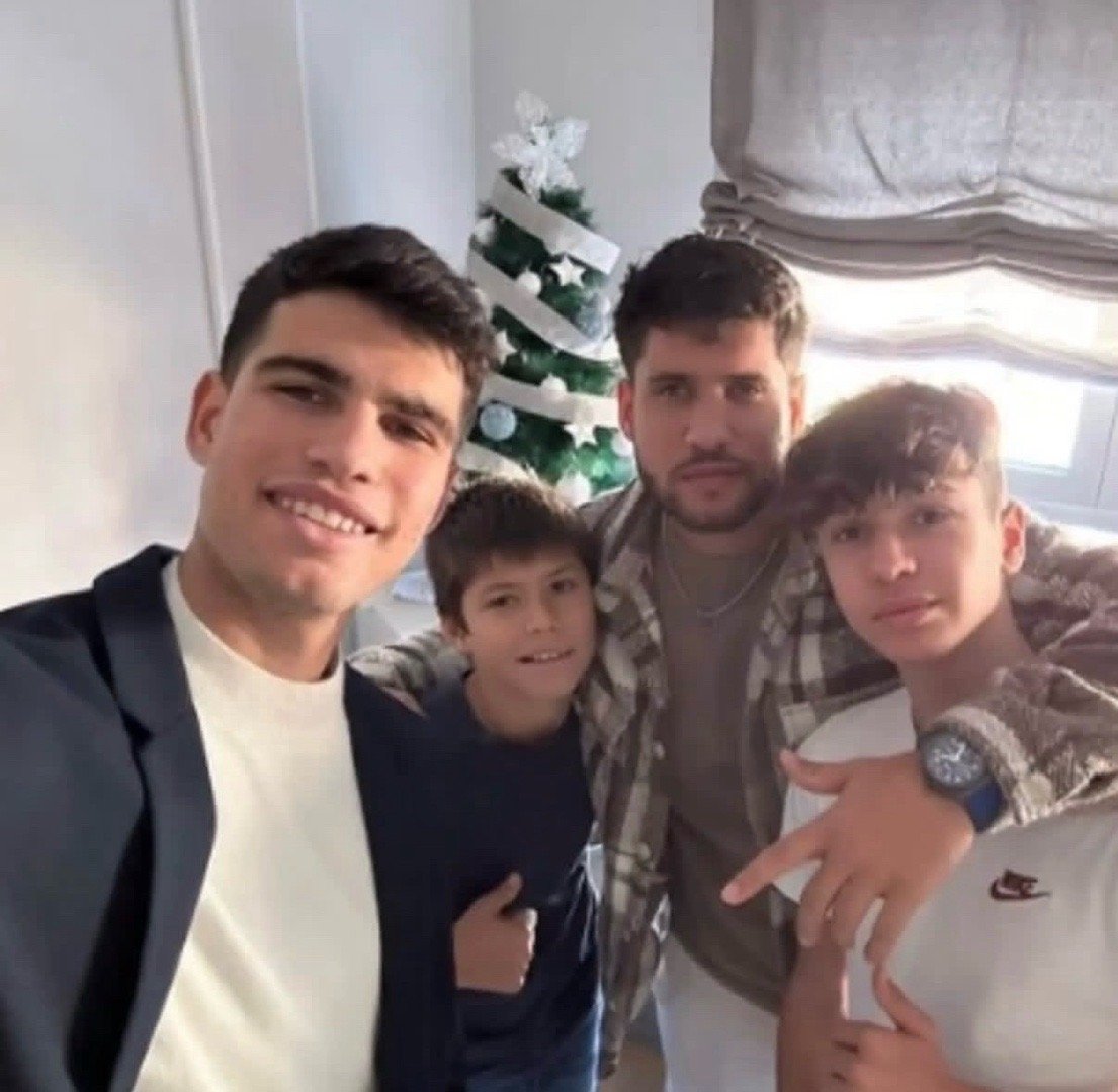 阿尔卡拉斯家族迎圣诞，好热闹的一家🎄