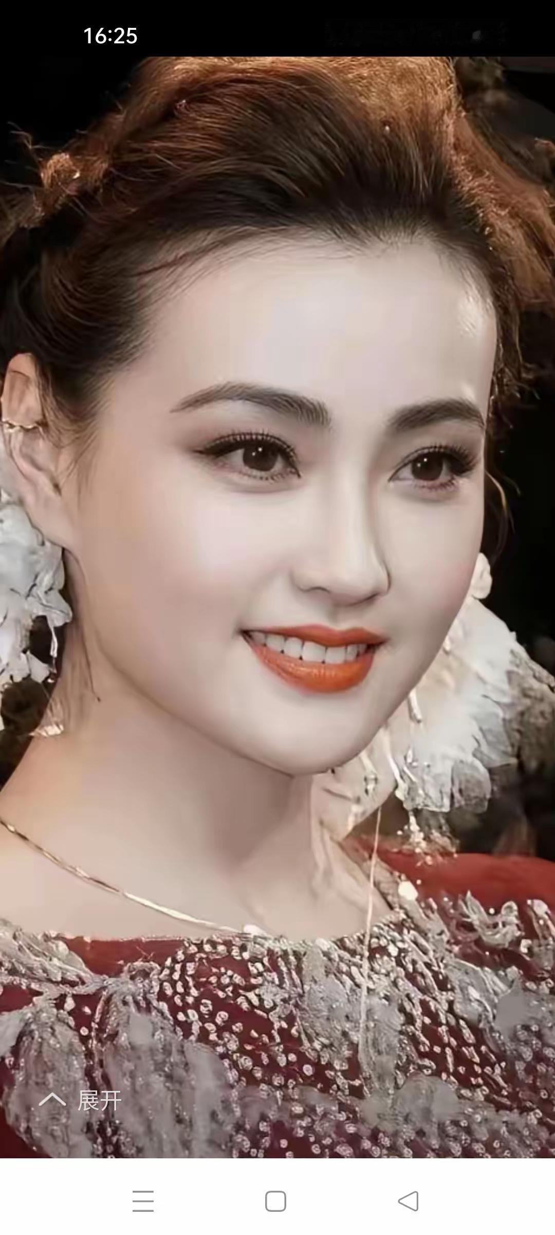 刘晓庆年轻时候的照片。这算是我第一次get到她的美吧。