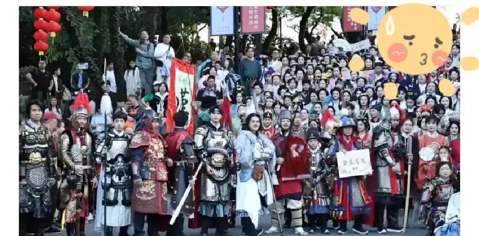 南宁街头那些穿汉服的年轻人，确实让人看着心里头热乎，一种文化上的根，好像又被接上