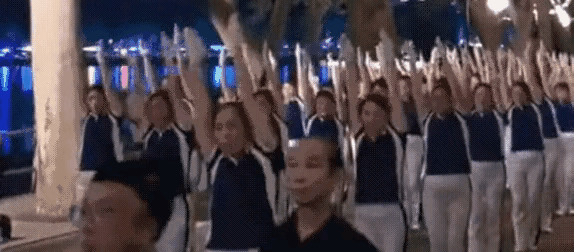 暴走团升级了这种“暴走团”已经是群众集会了，这种集会应当遵守《中华人民共和国集会