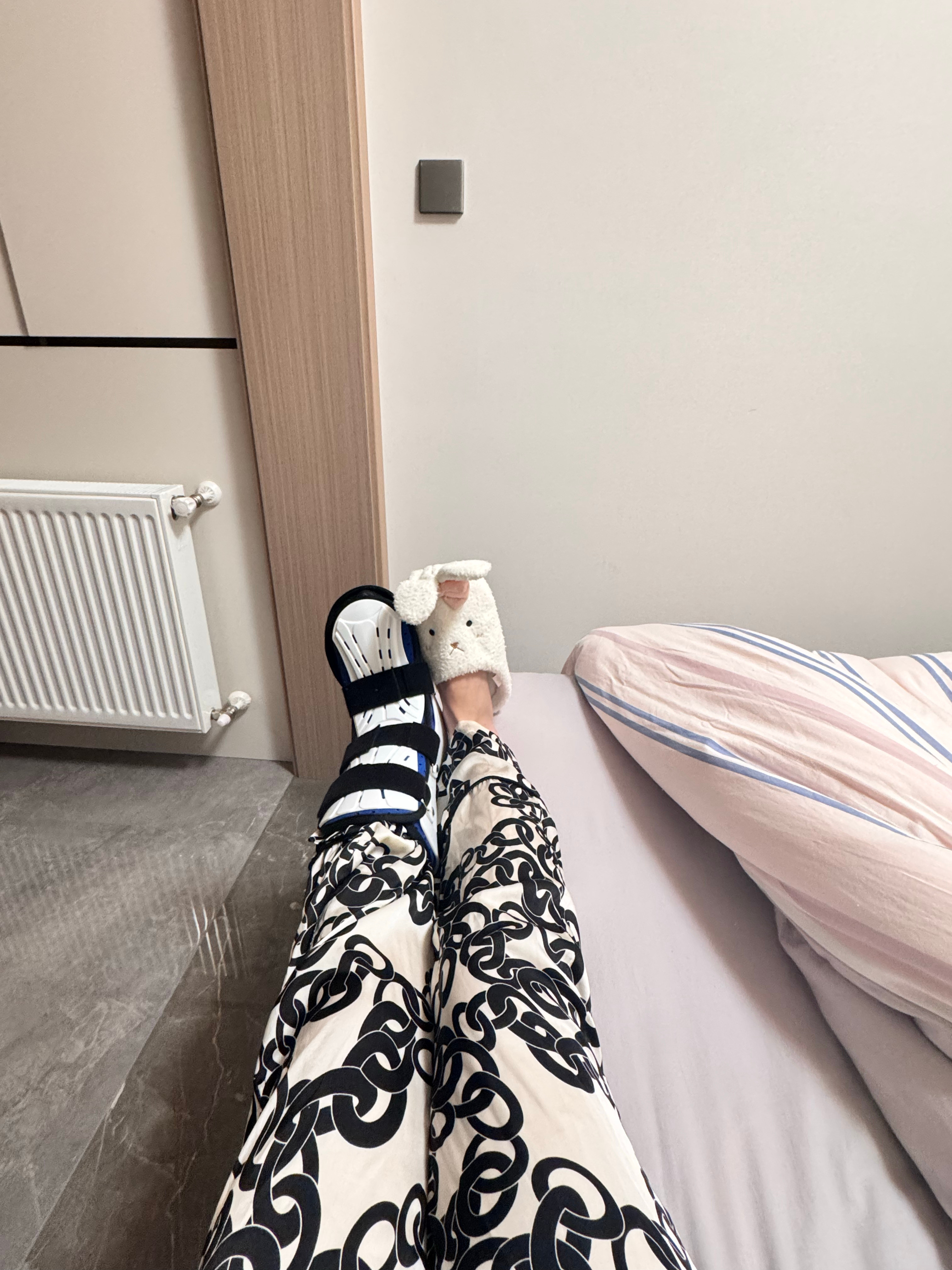 这脚崴的很开心🥳