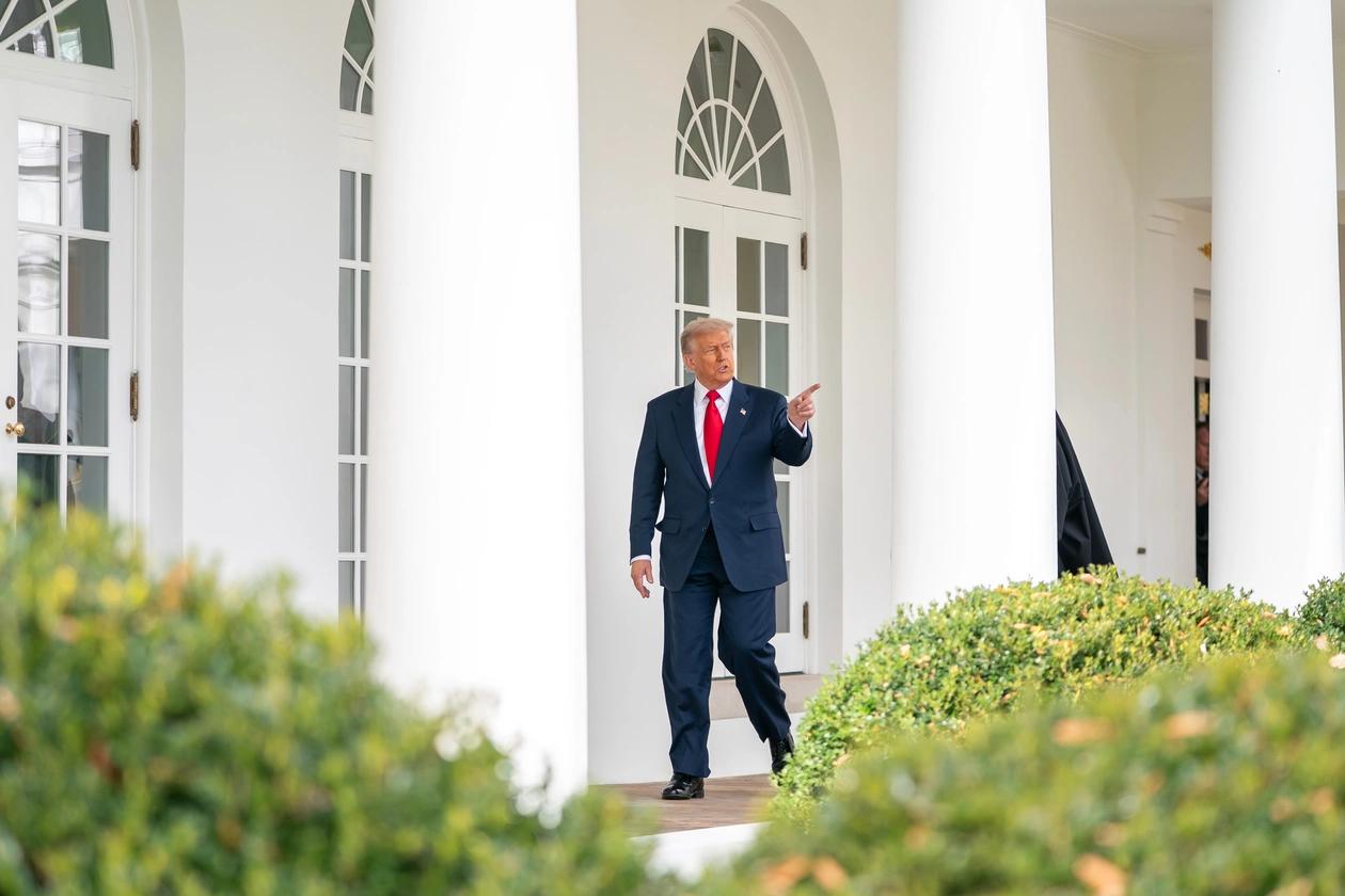 在惨淡的补选结果与阻止众议院公开爱泼斯坦档案的努力双双受挫后，白宫正转向反击。匿