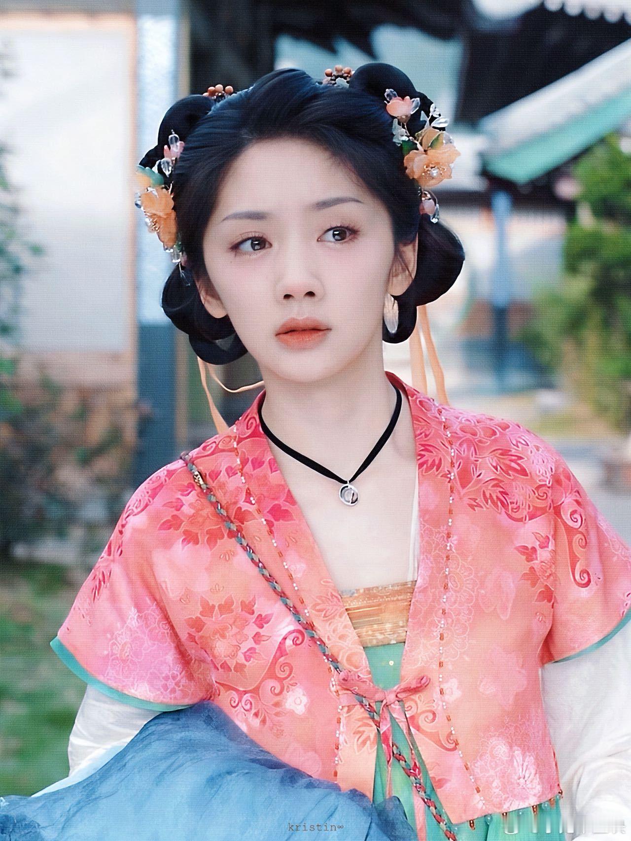 王影璐演技偶然看到王影璐的片场花絮，一直在连轴转拍戏，今年连播5部剧还部部精彩
