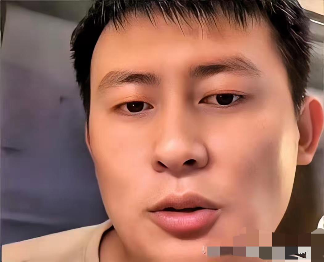 刚看完武亮接棒峰学未来的首场直播，差距真的一眼就能看出来。频繁眨眼、神态紧绷，控