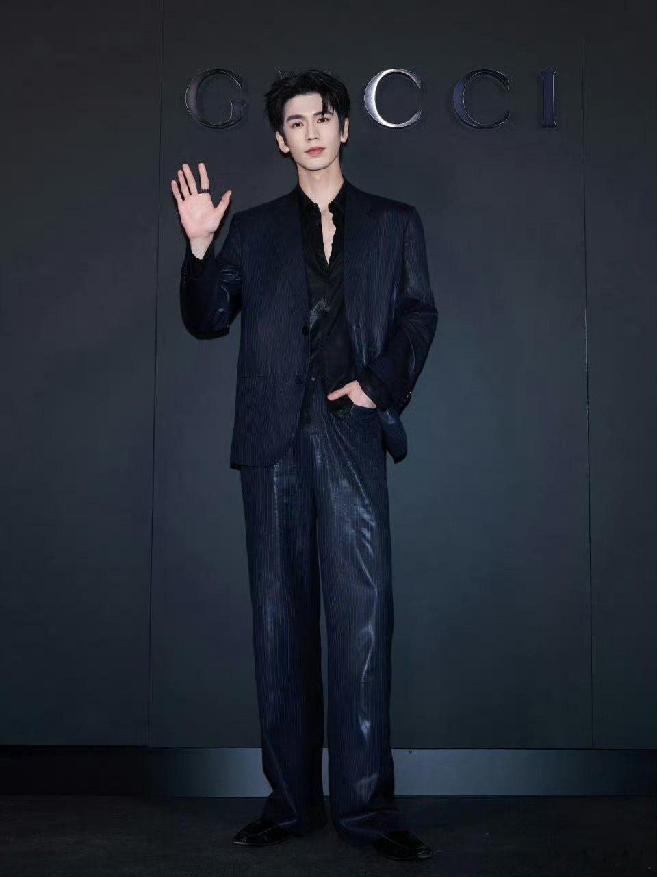 张凌赫gucci大秀登美趋第一张凌赫以Gucci品牌大使身份亮相纽约2027早春