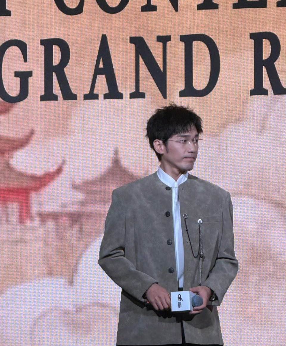 白宇朱亚文有一种体制内的帅新剧《太平年》新加坡宣传甜度超标！白宇朱亚文肩宽腿长