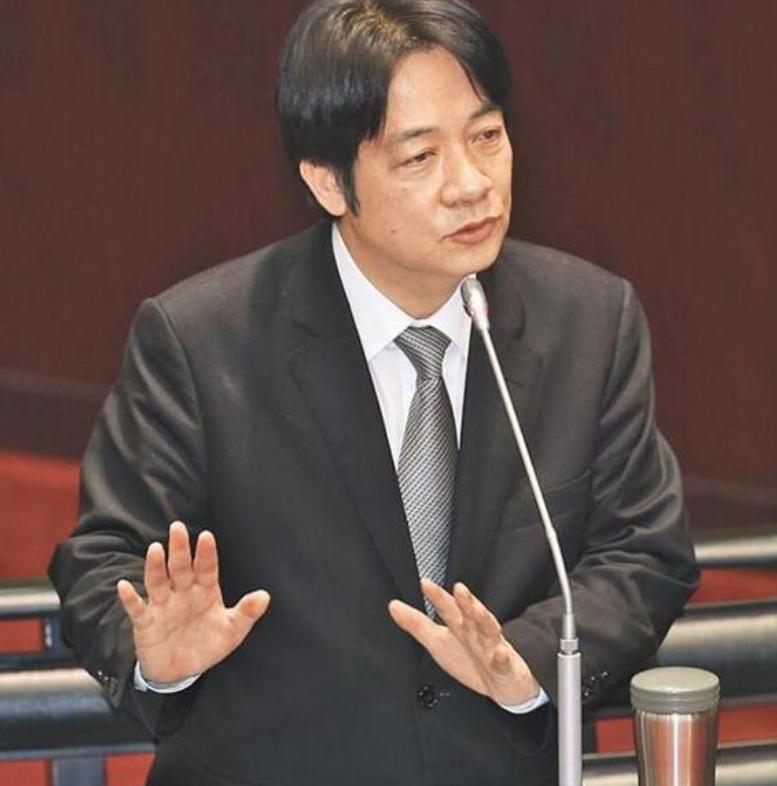 别光看民进党政客天天在台上喊“主权”喊得凶，真碰到能参与国际会议的机会，身体比谁