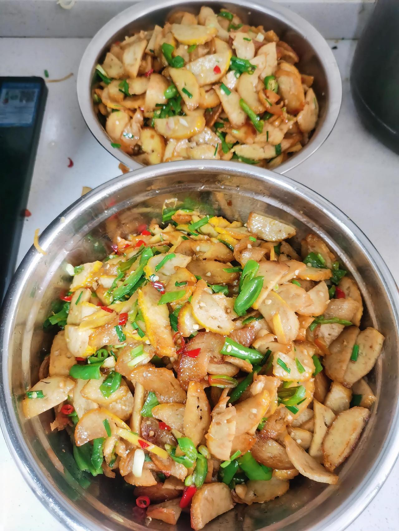 今日食堂家常菜谱爆炒金丝肉卷猪肉炒土豆丝冬瓜汤。人生里没法掌控的事实在