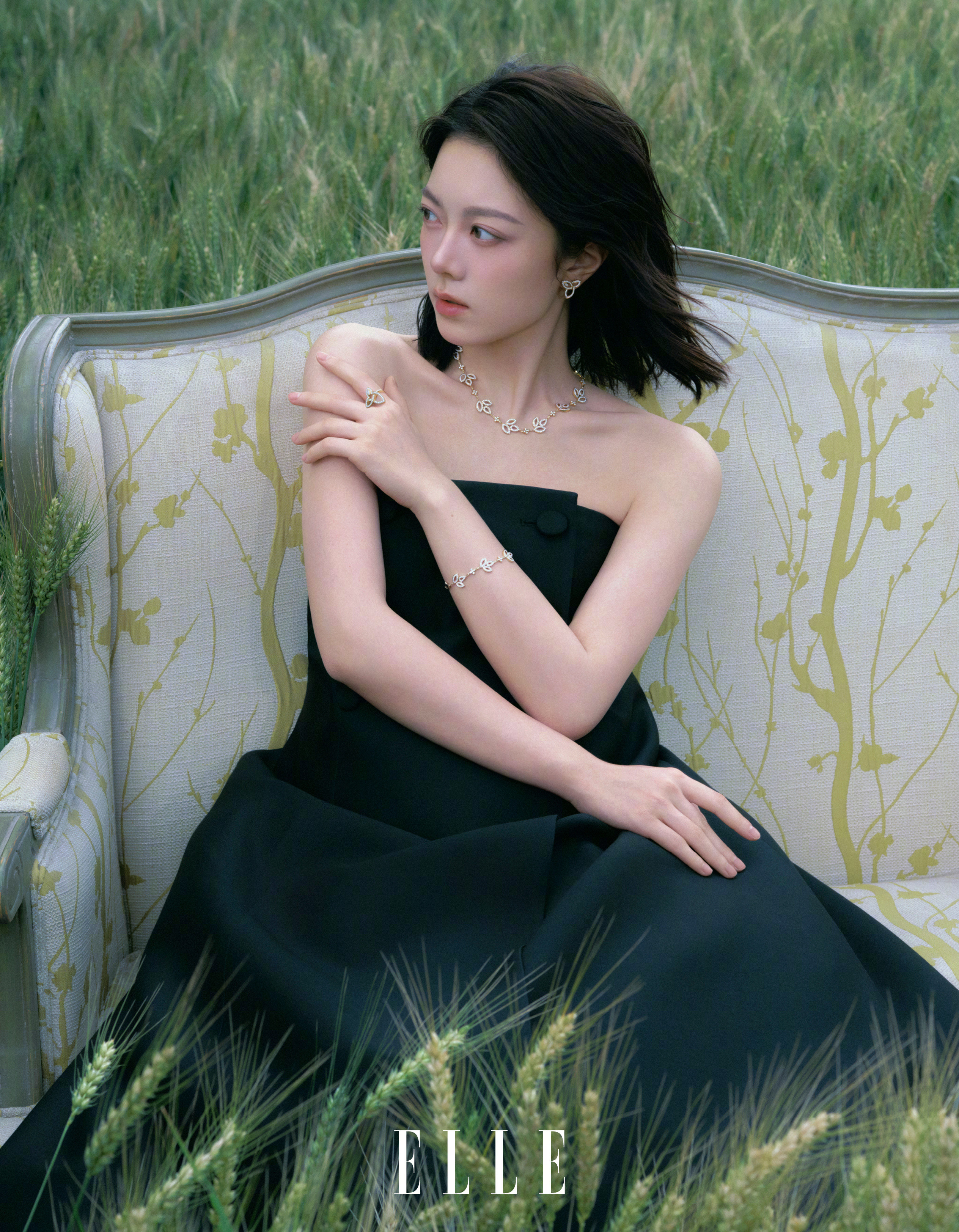 赵今麦最新六月封面绿野仙踪ELLE大片