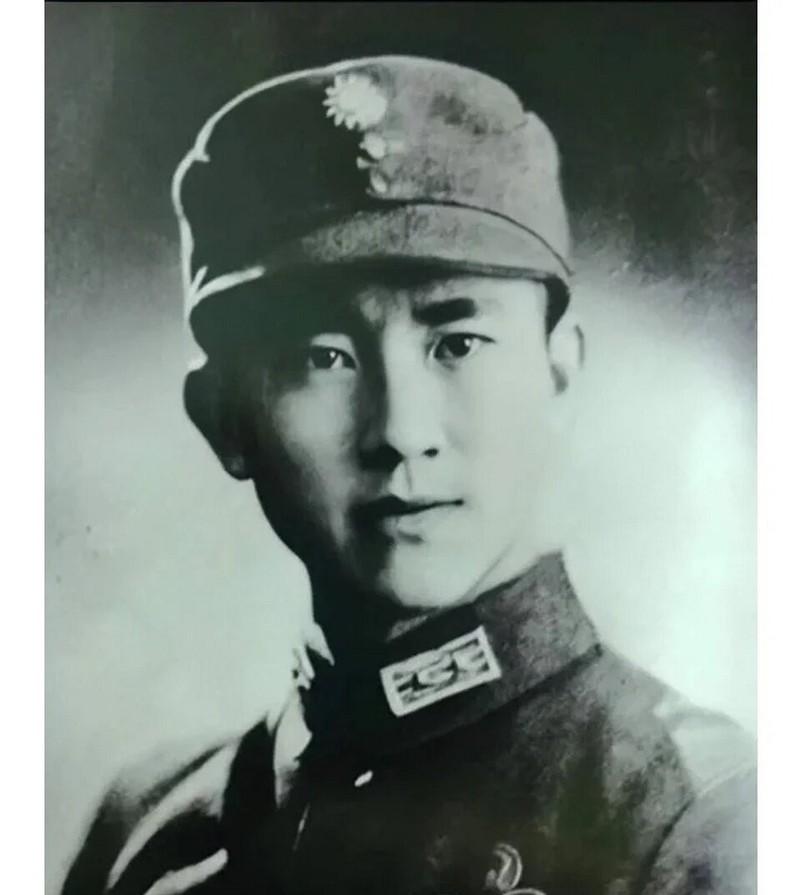 1934年，大特务王天木和手下在北平逛妓院时，打死了一个醉汉后装入箱子。案发后，