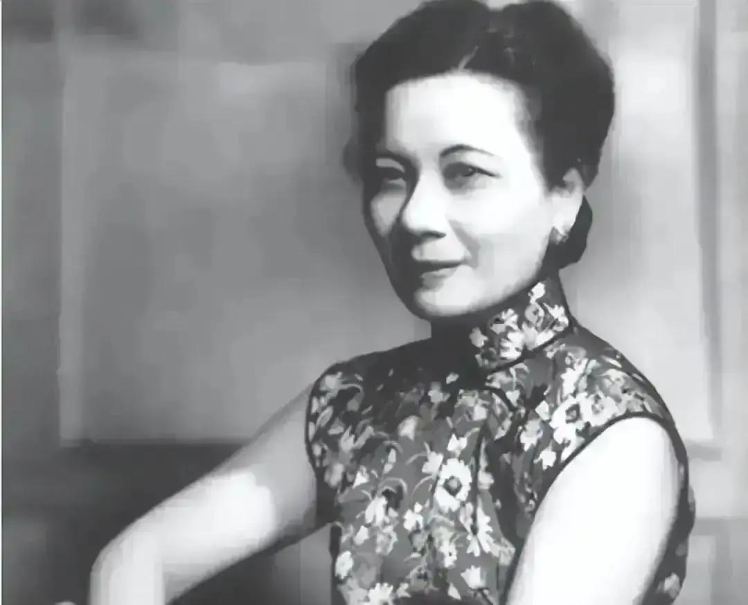 1933年，宋美龄得知蒋介石出轨陈洁如，怒气冲冲找到她，一个耳光扇过去，骂道“你非得回来做小三吗？”