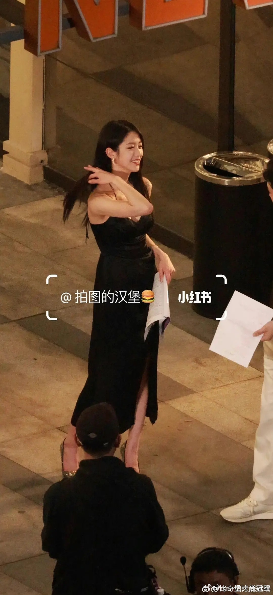 向之涵真是找准自己的风格了，她以前是文艺女青年风格，熟女风适合她