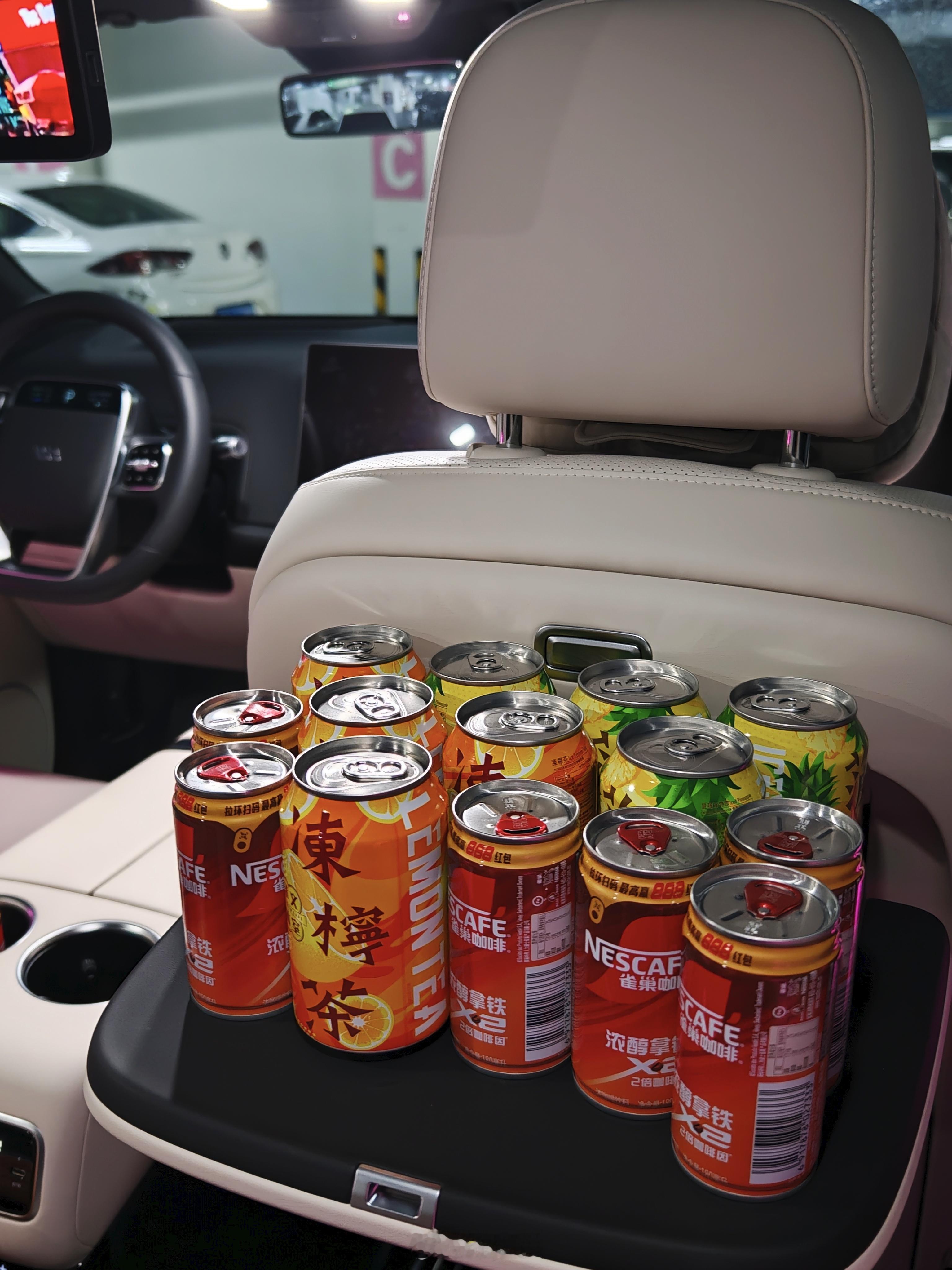 移动的士多店，进货了​​​