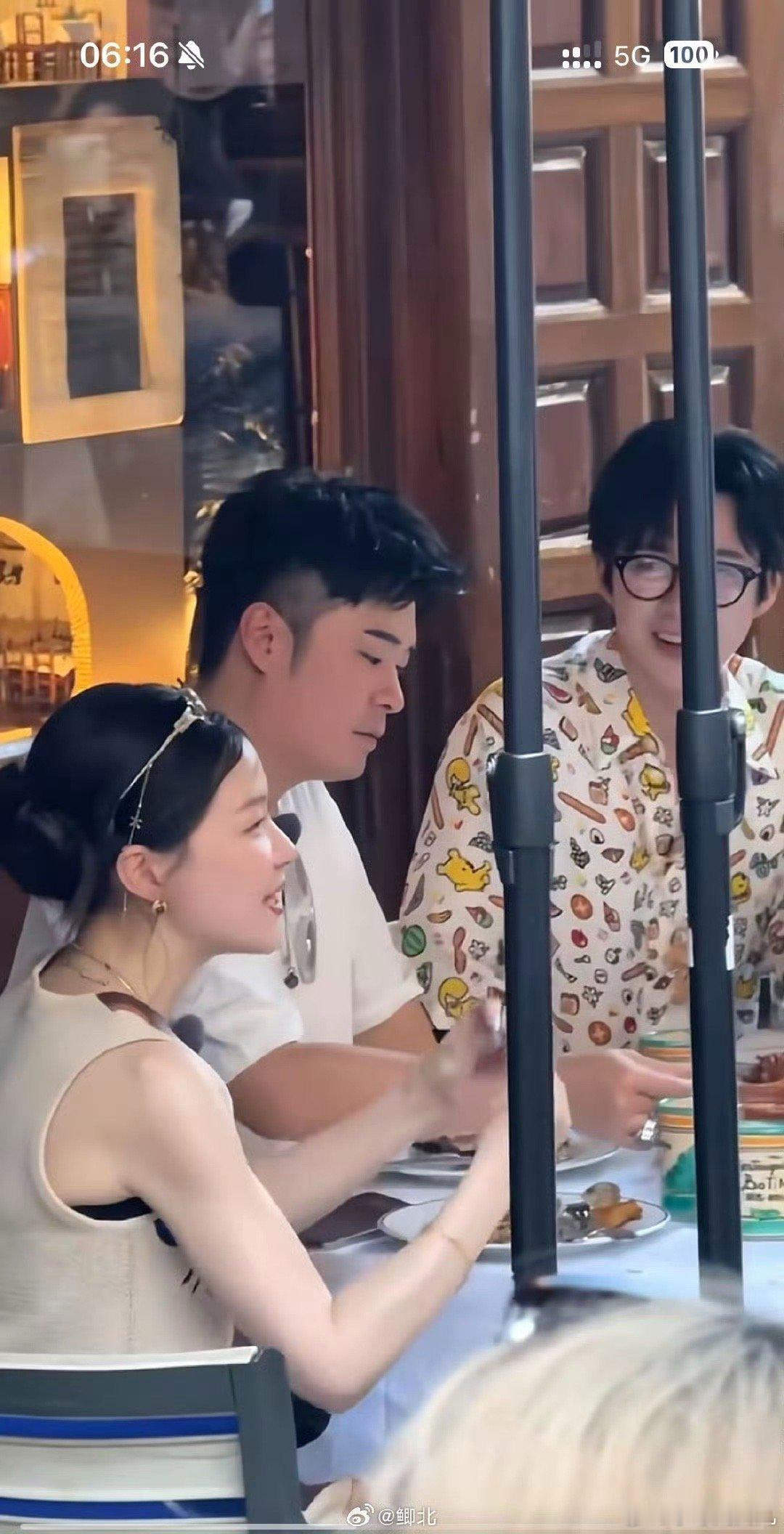 不要怀疑任何一张能进娱乐圈的脸那相貌真的是金靖最不值得一提的优点了​​​