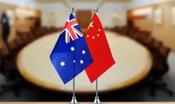 澳大利亚知名反华教授李约翰，在节目当中大谈自己的反华思想，但就在这时主持人，突然