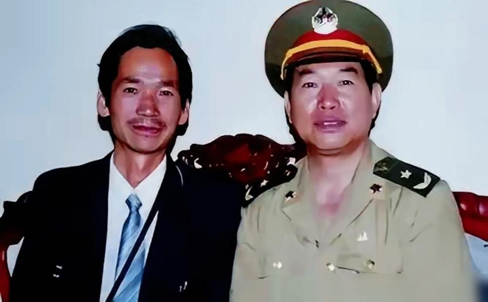 1978年深冬，一位团参谋长正在招待所里收拾东西，准备转业回老家。这人就是后