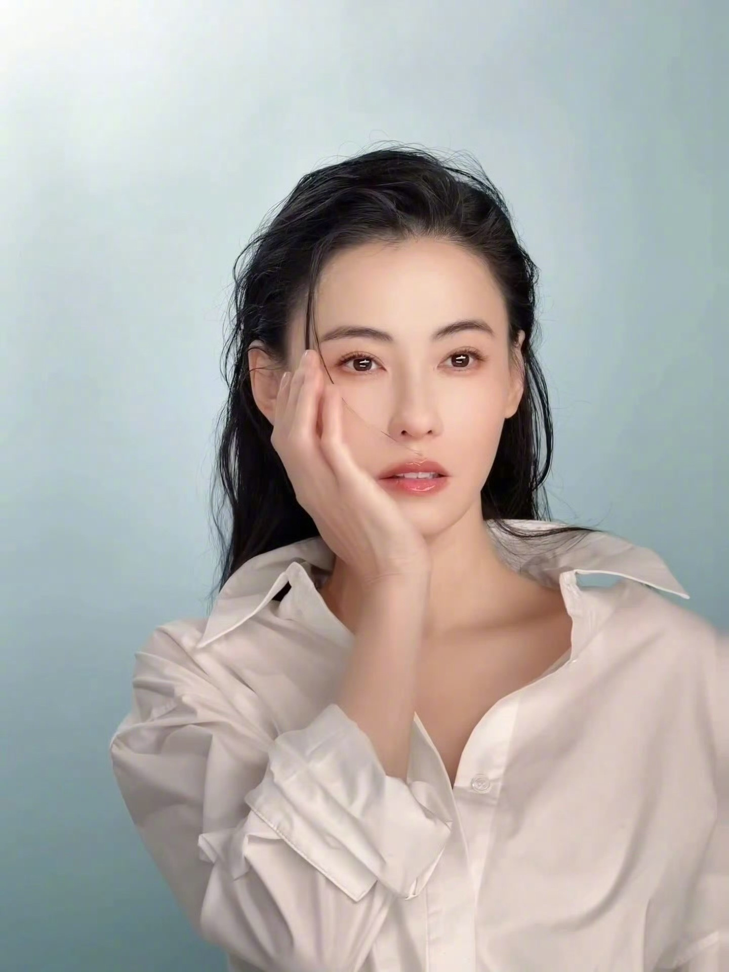 张柏芝皮肤好到像开了滤镜张柏芝这状态也太绝了吧！皮肤细腻透亮，生图跟开了十级滤