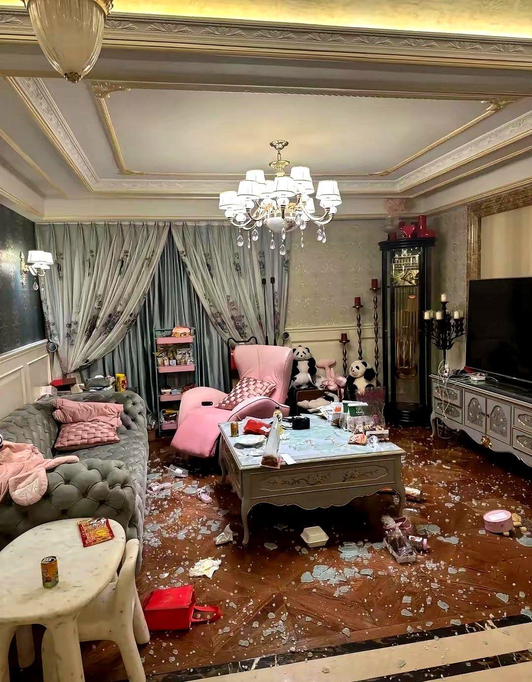 我为了防老婆，每个月把工资转给我妈，我妈为了安全，把200万直接给我姐保管，我妈
