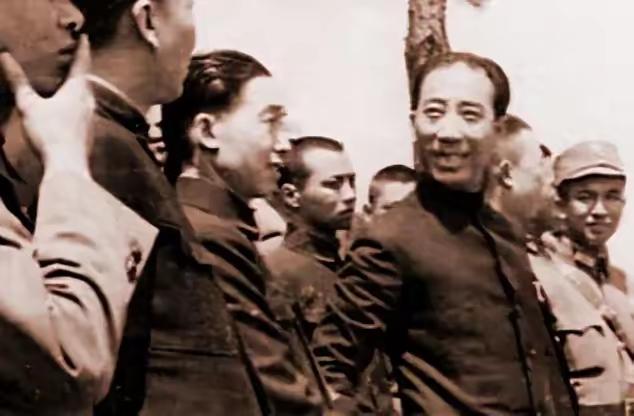 戴笠手下管着几十个将军，自己却只是个少将副局长，死后才追晋中将。论级别，他连给何