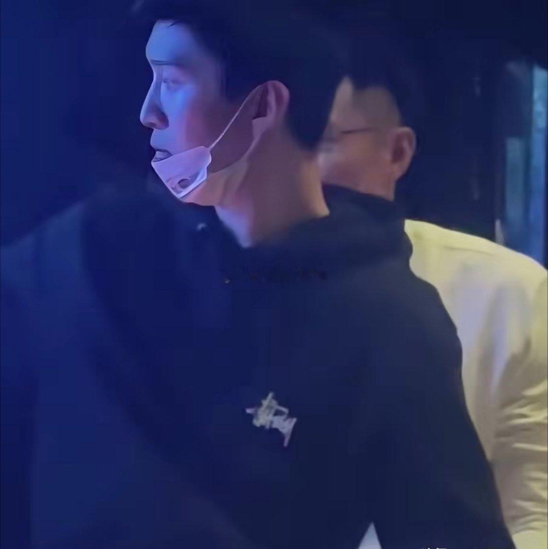 范丞丞对司晓迪这事儿，看来早有防备啊！之前买超醉酒的视频里，司晓迪一直主动凑过去