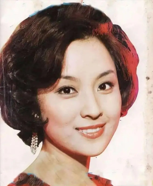 1974年，甄珍嫁给谢贤，刘家昌说自己全身发软，活不下去了。1978年，甄珍离婚
